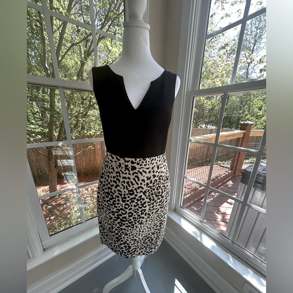 LOFT | Black & Tan Leopard Print Midi Skirt
Size: 6 petite